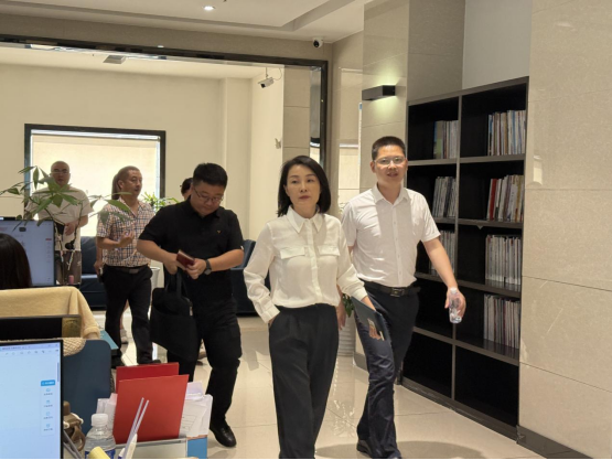 热烈欢迎钱洪杰副市长莅临...